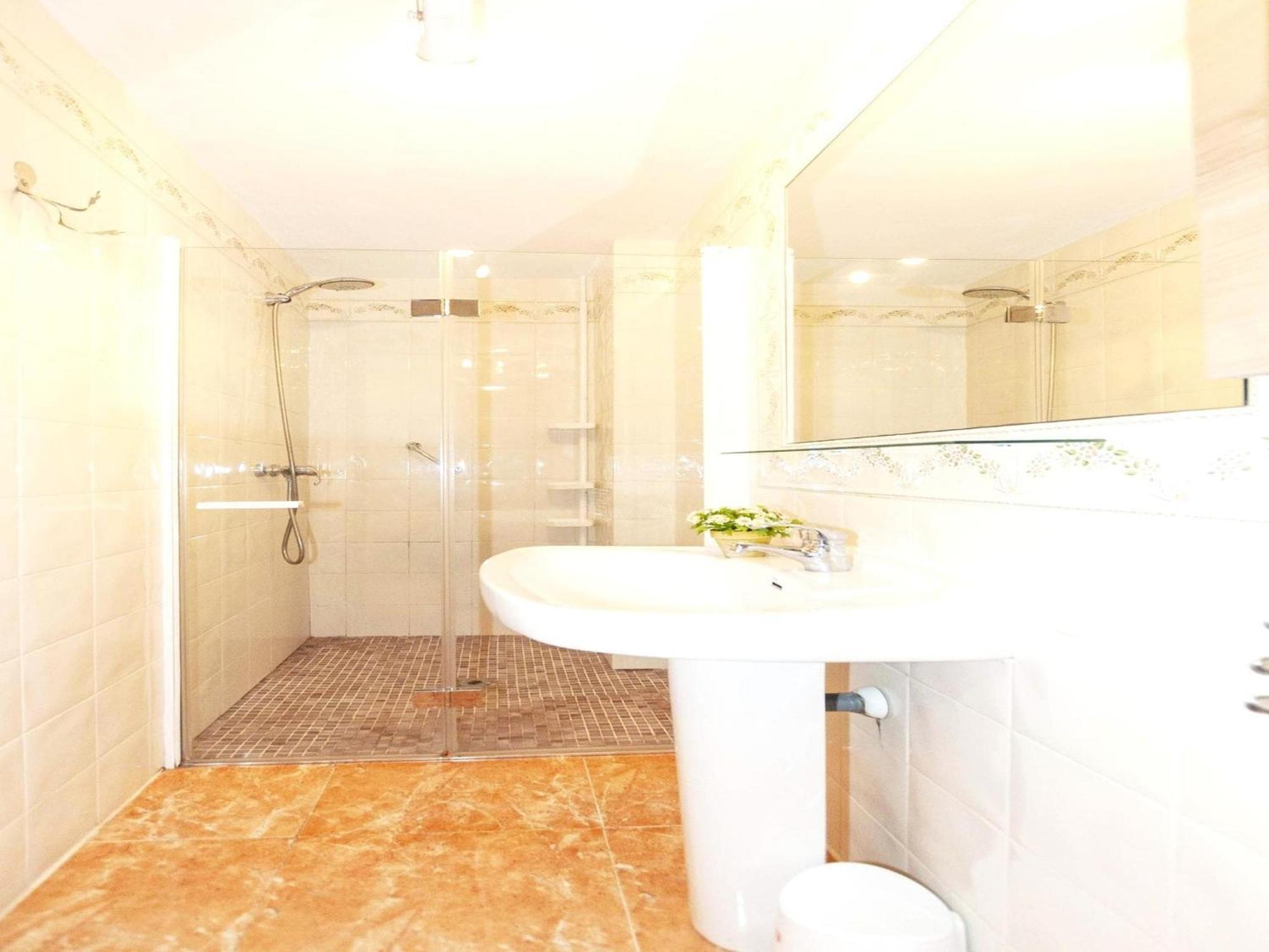 Spacious In The Heart Of Apartment *